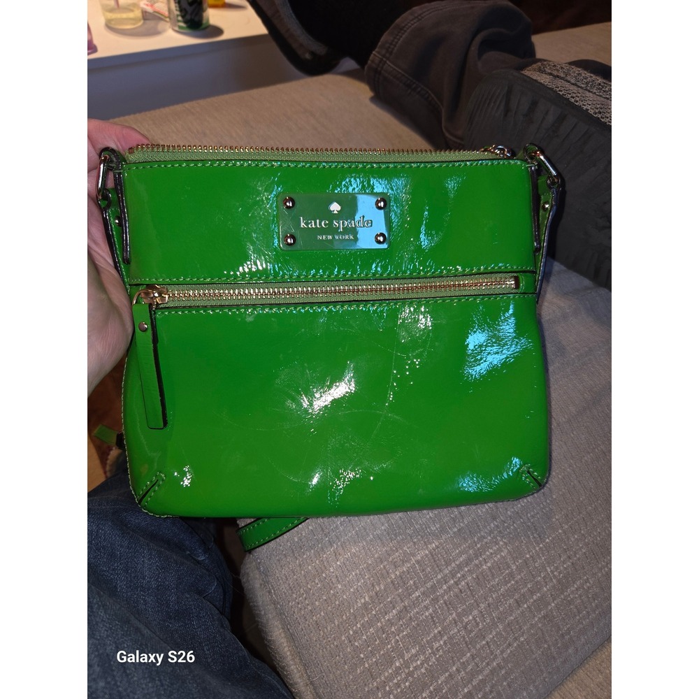 74. Kate Spade New York Green Patent Leather Crossbody Bag Gold Hardware P091